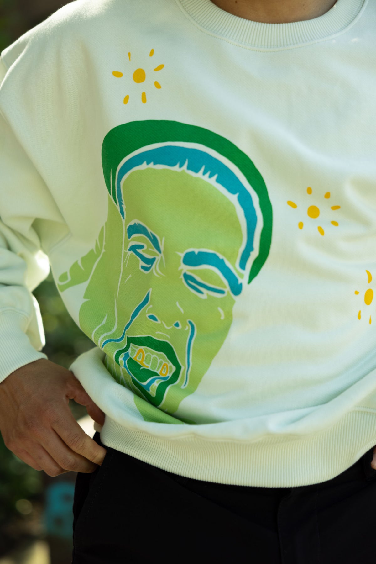 Face sweater