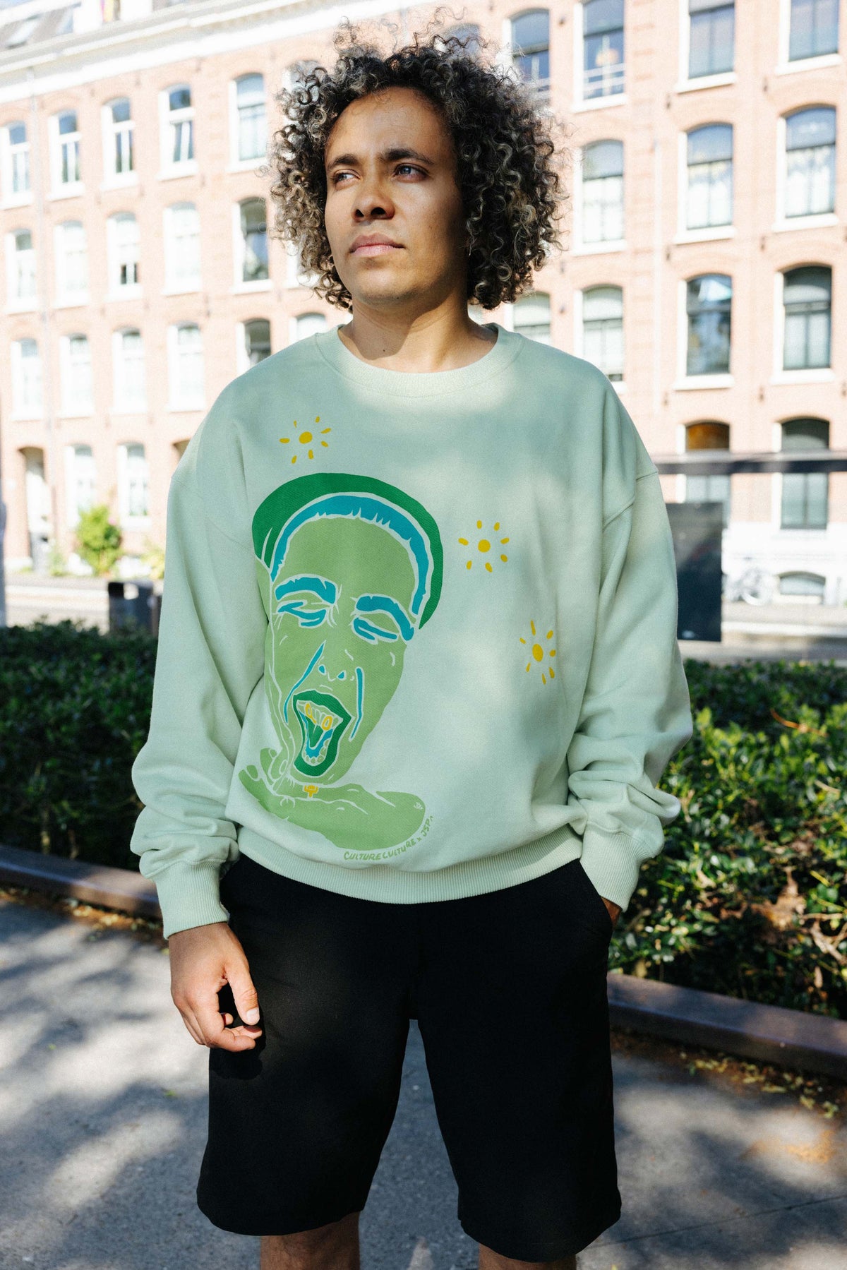 Face sweater